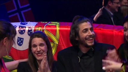 Amar pelos Dois – Why it’s different from pop music