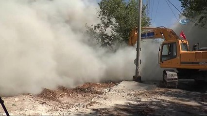 Şahinbey'de Yol Genişletme Çalışmaları İçin Boşaltılan Binalar Böyle Yıkıldı