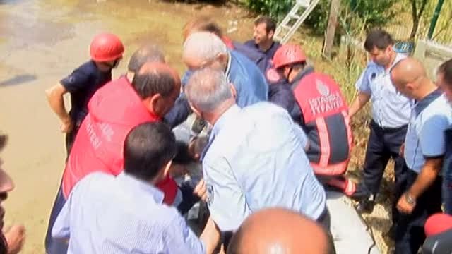 Silivri'de Sel Sularında Mahsur Kalanlar Botlarla Kurtarıldı