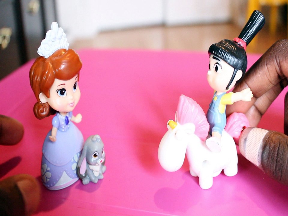 CLOVER TALKS TO A STRANGER MOANA JESSIE PRINCESS SOFIA THE FIRST ARIEL AGNES GRU  Toys BABY Videos DISNEY, JUNIOR, PIXAR