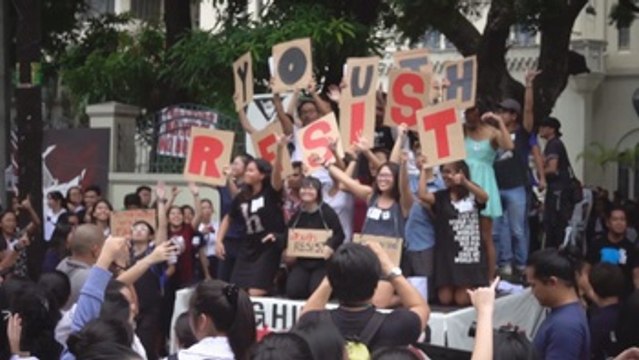 Cientos de estudiantes protestan contra la guerra antidrogas de Duterte