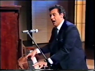 Placido Domingo al piano - Granada (de A. Lara)