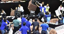Tayvan Parlamentosunda Yumruk Yumruğa Kavga! Milletvekilleri Birbirine Girdi