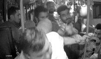 Halk Otobüsünde Kız Arkadaşına Bakarak Taciz Eden Kişiyi Tekme Tokat Dövdü