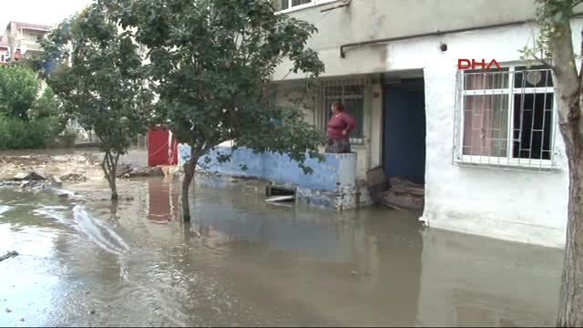 Ataşehir'de Bodrum Kattaki Daireleri Su Bastı