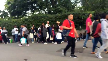 File d'attente devant la préfecture de Nanterre