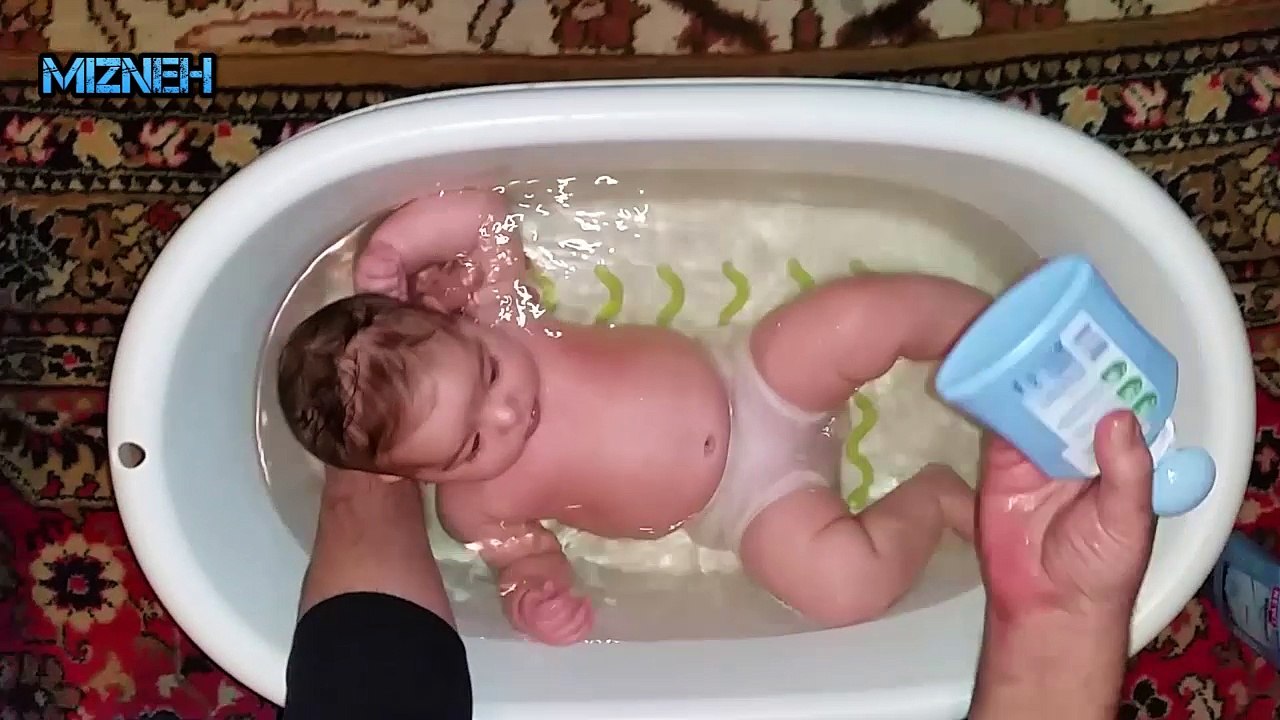 BABY MIZN HAVING A BATH