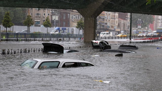 Watch Istanbul's streets and subway stations flood due to heavy rain