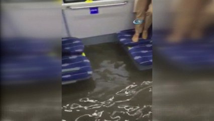 Istanbul'da Göle Dönen Otobüste Yolculuk