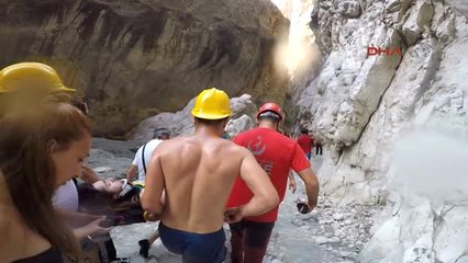 Muğla Parmak Arası Terlikle Girdiği Saklıkent Kanyonu'ndan Sedyede Çıktı
