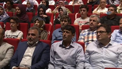 Download Video: Şehit Ömer Halisdemir'in Kardeşi Savaş Halisdemir ve Şehit Erol Olçok'un Eşi Nihal Olçok Programa...