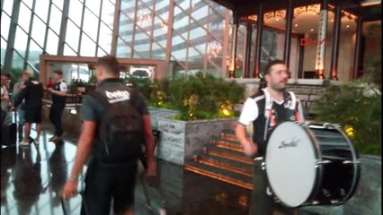 Beşiktaş Ekibi Schalke 04 Maçına Tezahüratlarla Uğurlandı