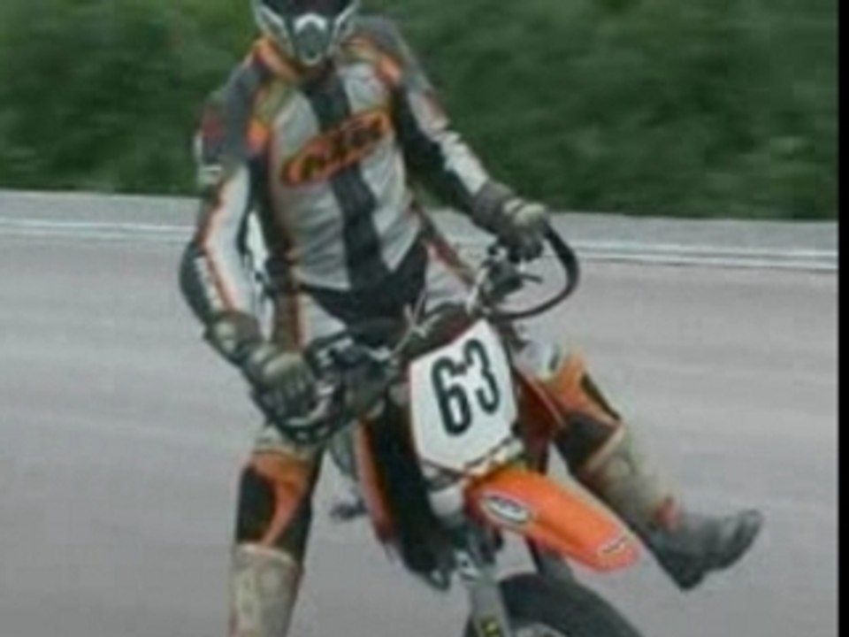 Supermoto KTM stunts