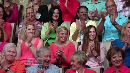 Cười nghiên ngả khi cậu bé 4 tuổi bất mãn khi anh trai không chịu "chia sẻ bạn gái" tại Little Big Shots