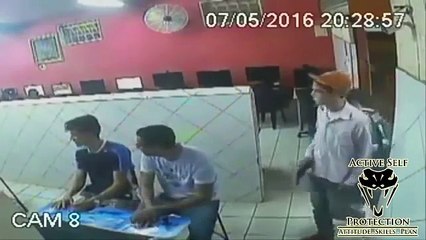Armed Robbers Try to Take Cop s Gun