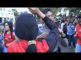 NET17 - Buruh di Cimahi ajak polisi Joget ketika demo