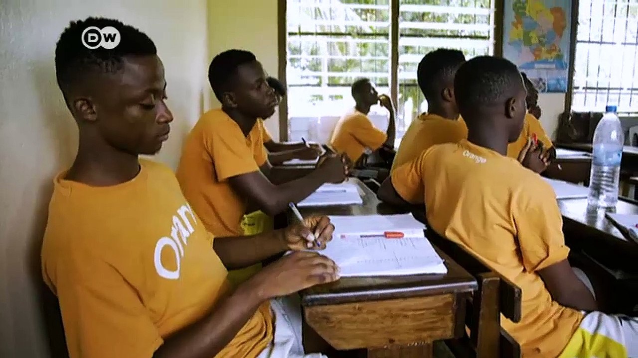 Ivorischer Fußballtrainer rüstet Talente für Europa | DW Deutsch