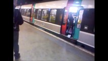 Il dégage à coup de pied une femme qui bloquait les portes du RER