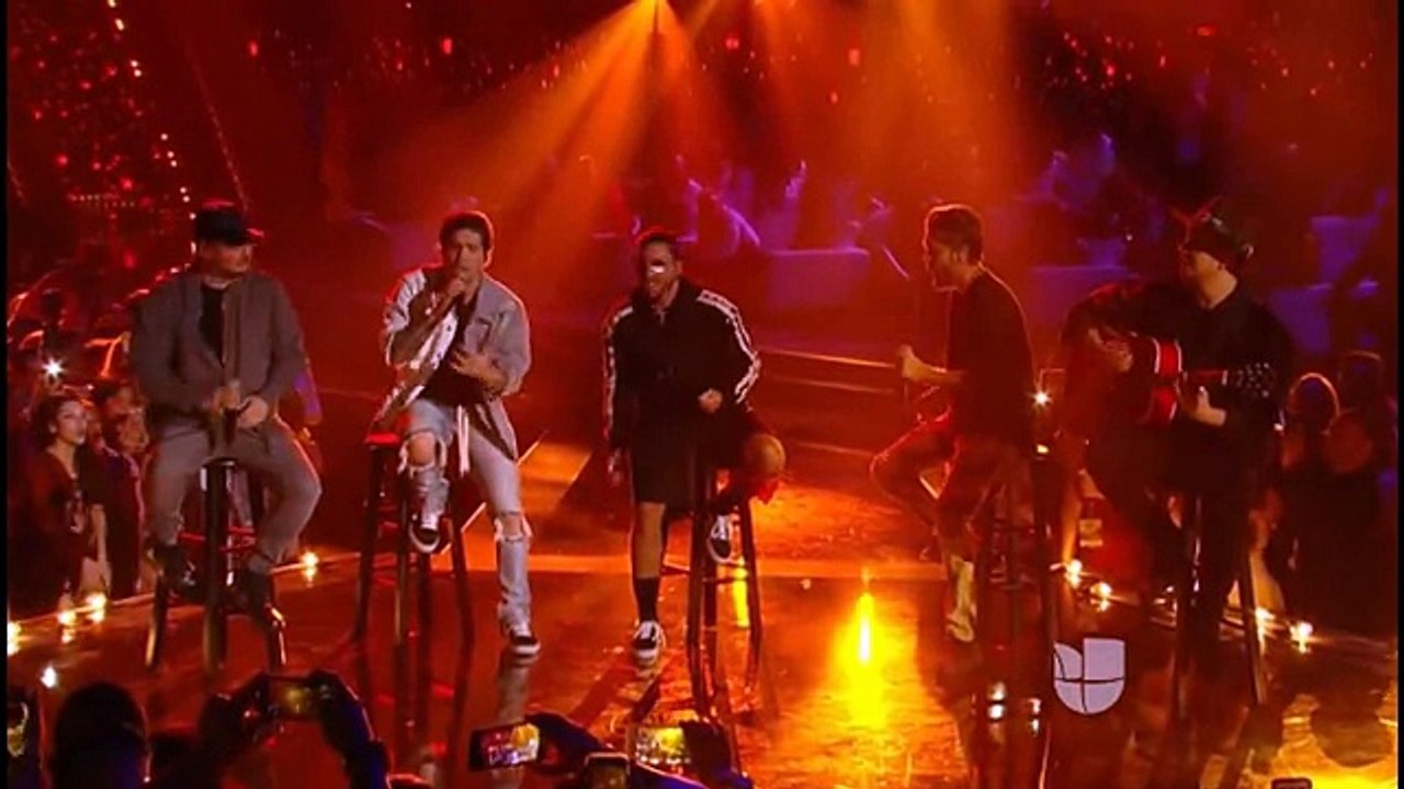 Piso 21 - Me llamas Feat. Maluma  Chantaje (Premios Juventud 2017)