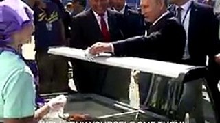 Putin buys Ice Cream for himself & his officials during