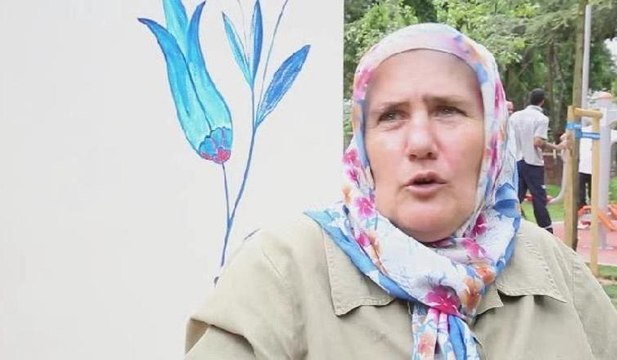 Germiyanlı Nuran Erden Kadıköy duvarlarını boyuyor