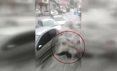 Yağış Sonrası Sele Kapılan Vatandaşların Sürüklenme Görüntüleri Ortaya Çıktı