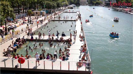 Les Parisiens se ruent vers la nouvelle piscine naturelle de la Villette