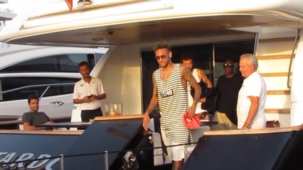 Neymar, ajeno a los rumores de su posible salida