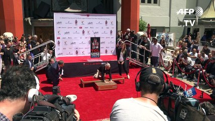 هوليوود تكرم أحد عمالقة القصص المصورة ستان لي