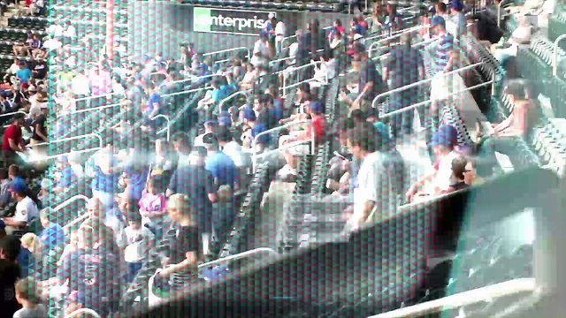 Mets fans boo Chris Christie after he catches foul ball