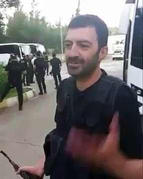 erdoğanın polisleri yaşa müstafey keme-el ete-etürk paşa diyerek şirk ke-efir düzenini koruyor