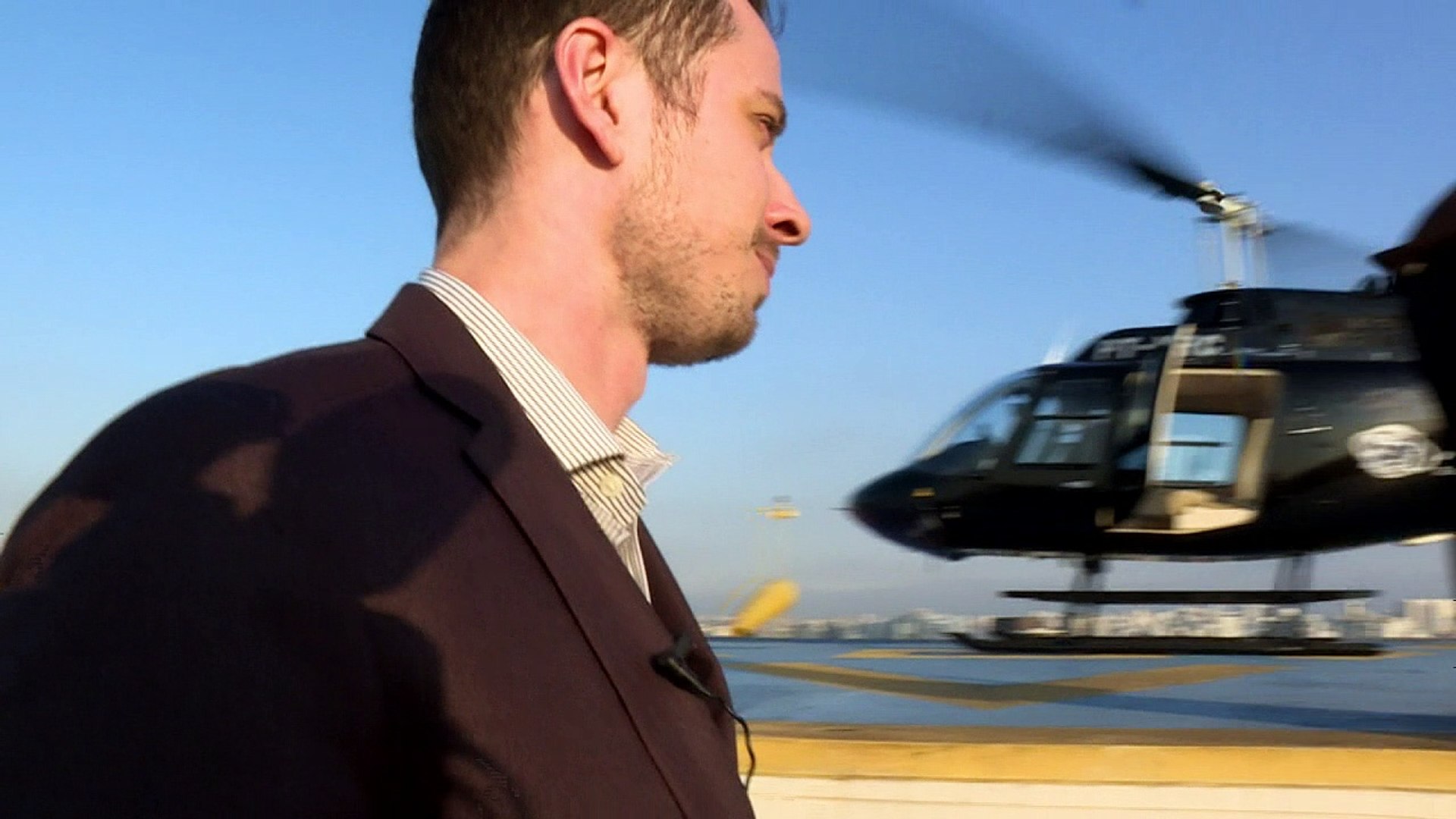 ¿Voy en helicóptero o en taxi?