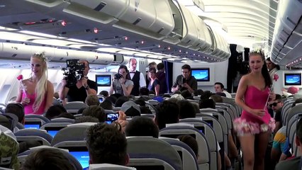 Les festivaliers de Tomorrowland débarquent en Belgique à bord de l'avion thématique