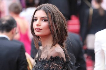 Les seins d'Emily Ratajkowski font encore parler d'eux