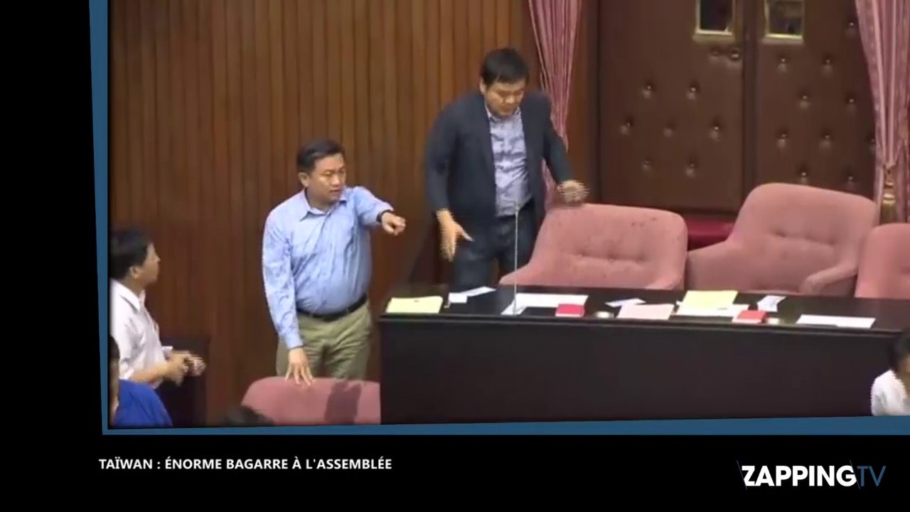 Taïwan : Une énorme bagarre éclate entre députés (Vidéo)