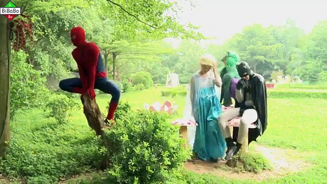 Amérique et capitaine gelé fille amour la magie Magie homme araignée histoire contre sorcière Elsa super joker