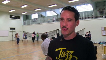 شغف متجدد برقصات السوينغ في أوساط الشباب