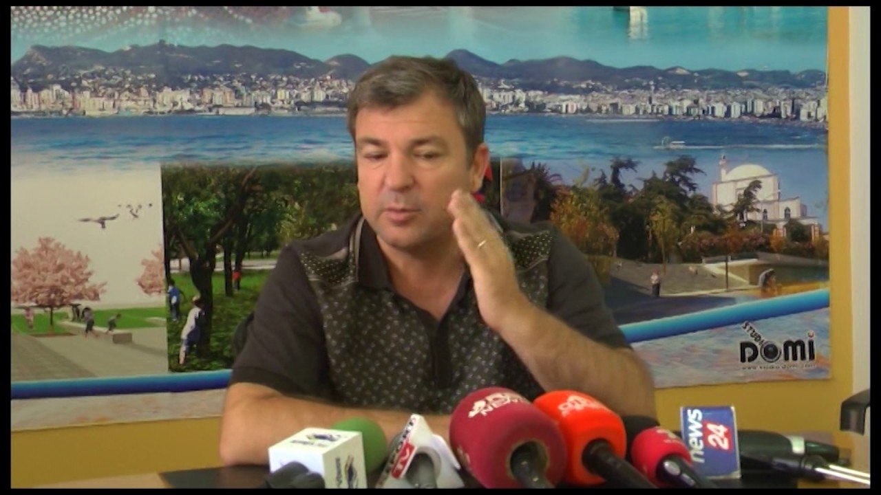BLLOKIMI I AUTOBUZEVE NGA KOSOVA, VANGJUSH DAKO “NDALOJNE VEND E PA VEND, KRIJOJNE TRAFIK” LAJM