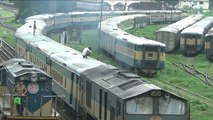 Crossing between Brammaputtra Express & Mohangang Express Train at Dhaka Kamlapur Railway Station / Bangladesh Railway