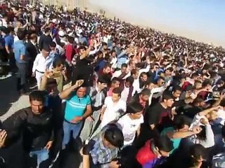 Cyrus the great تجمع مردم در پاسارگاد در كنار مقبره كوروش