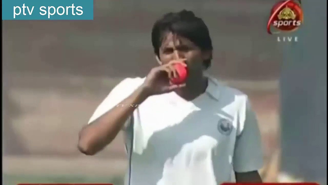 Mohammad Asif bowls a beauty to Fakhar Zaman