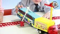 Coches y juguetes Ana Starbuck para jugar con coches de juguete al transporte público por ferrocarril