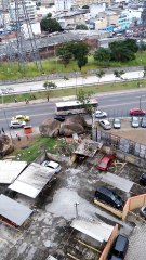 Carro pegando fogo em Madureira Meu Deus