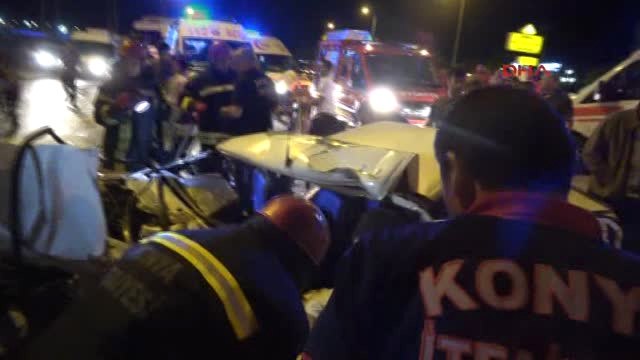 Konya - Otomobil Ile Hafif Ticari Araç Çarpıştı: 1 Ölü, 7 Yaralı