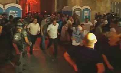 Protes Pengetatan Masjid Al-Aqsa Berakhir Ricuh