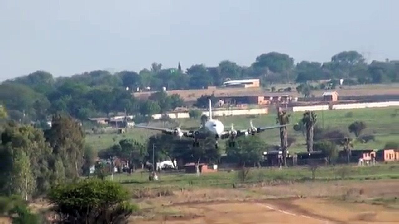 DC-6 Landing