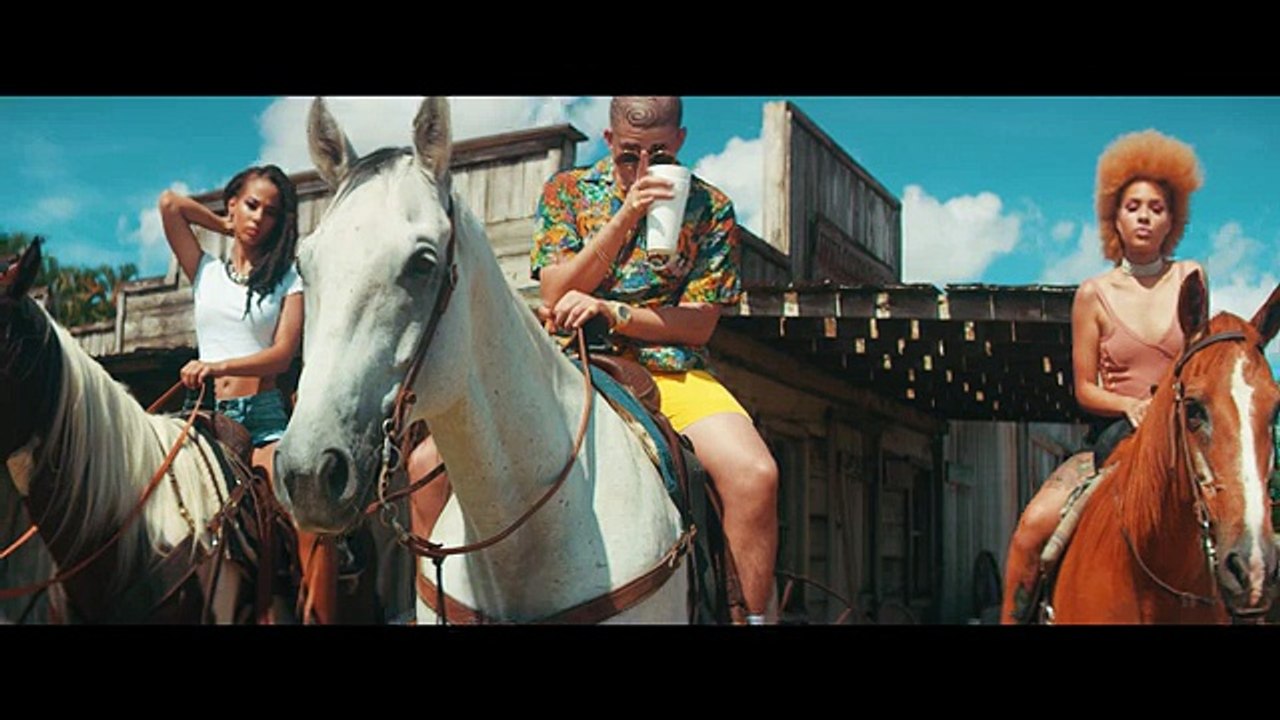 Bad Bunny - Tu No Metes Cabra [Video Oficial]