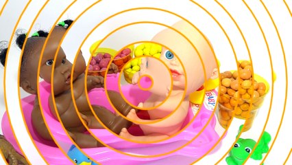 Learn Colors POOP Baby Doll Bath Time M&M Candy With Finger Family Color Song