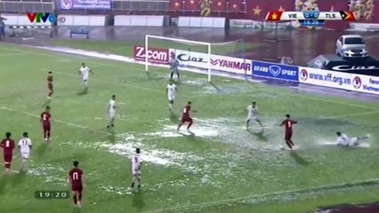 Hà Đức Chinh ghi bàn cho U22 Việt Nam