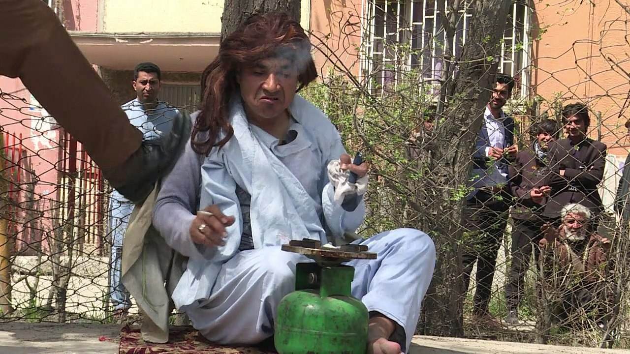 Afghanistan: Zum Lachen in den Keller